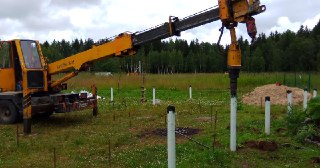 Закручивание винтовых свай в Солнечногорск. Аренда машины для закручивания свай цена от 2921 руб